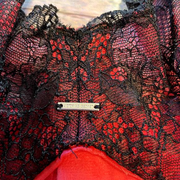 Victoria's Secret Bra Womens 36C Red Black Lace Unlined Demi Bra Valentines - Picture 3 of 5